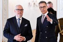 Est&oacute;nsky prezident Alar Karis a f&iacute;nsky prezident Alexander Stubb. FOTO: TASR/AP