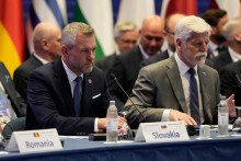 Prezident SR Peter Pellegrini a česk&yacute; prezident Petr Pavel počas 11. summitu Iniciat&iacute;vy troch mor&iacute;, ktor&yacute; organizuje Chorv&aacute;tsko, v Dubrovn&iacute;ku 28. apr&iacute;la 2026. FOTO: TASR/AP