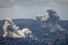 Izraelsk&yacute; premi&eacute;r Benjamin Netanjahu tvrd&iacute;, že arm&aacute;da sa bude naďalej zameriavať na infra&scaron;trukt&uacute;ru libanonsk&eacute;ho militantn&eacute;ho hnutia. FOTO: REUTERS