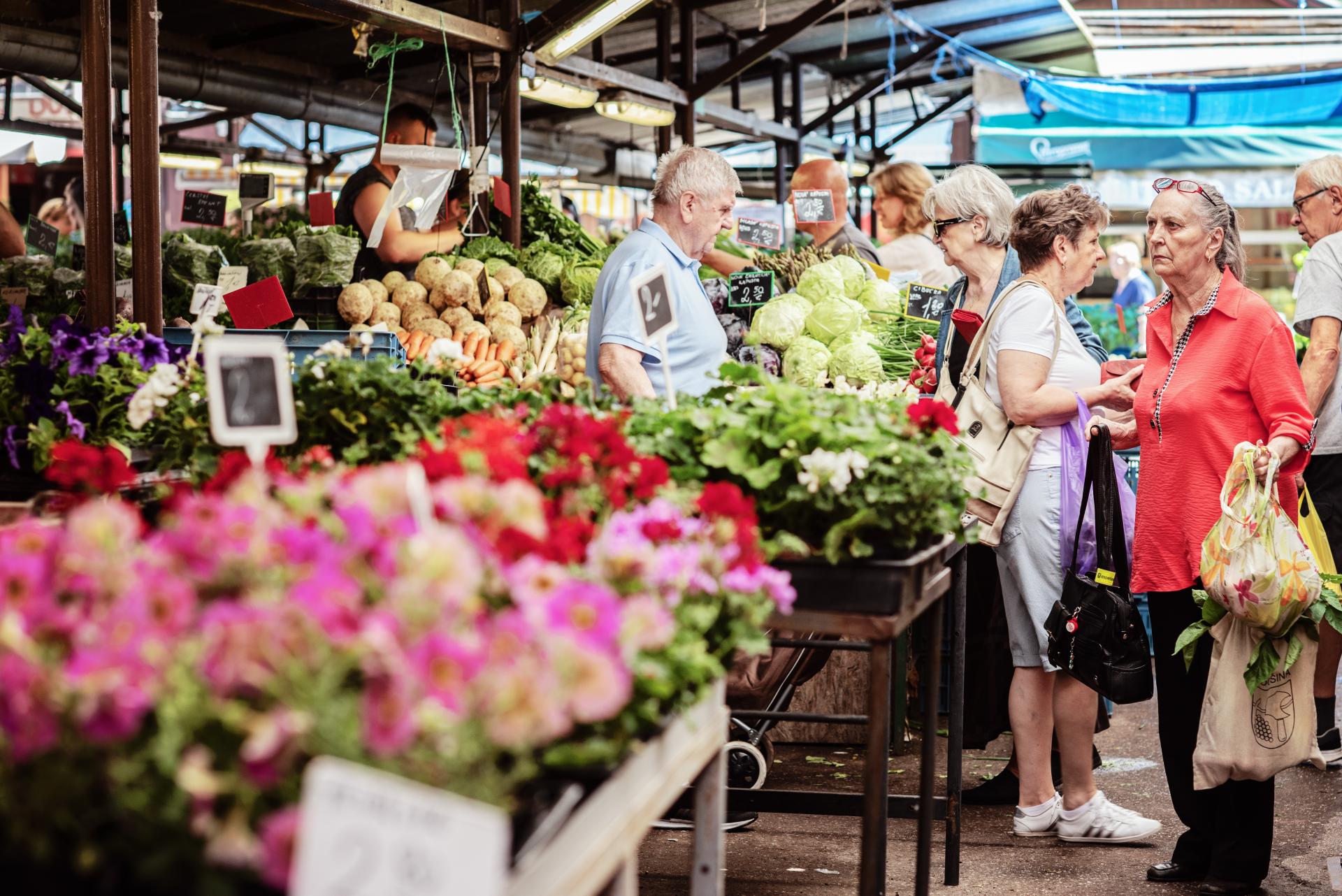 Od 1. mája si kúpite všetko aj bez hotovosti. Sú firmy pripravené a aké dal štát výnimky? (otázky a odpovede)