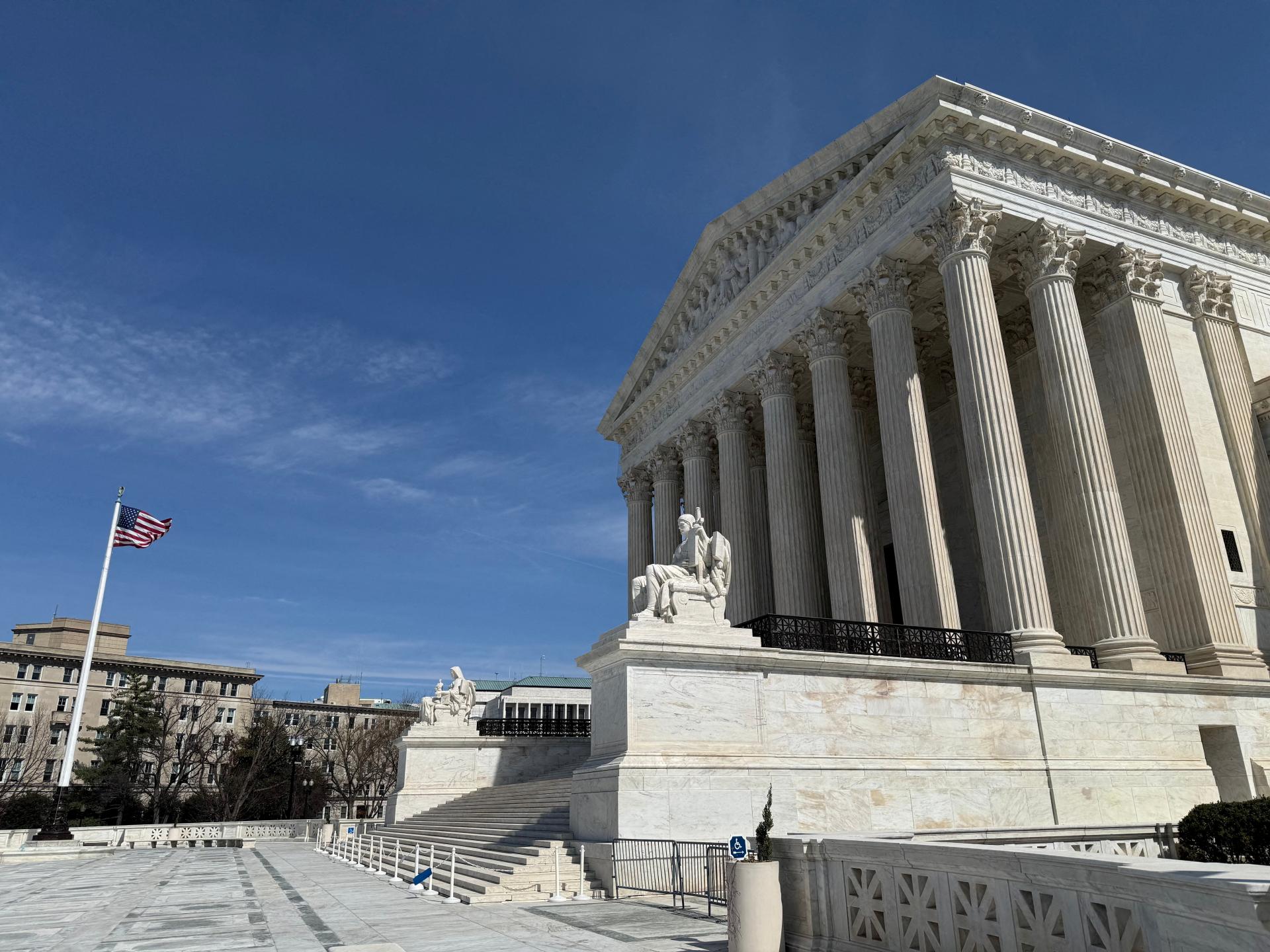 Najvyšší súd USA zrušil mapu volebných obvodov v Louisiane, kritizuje 
