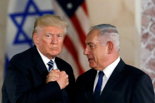 Americk&yacute; prezident Donald Trump a izraelsk&yacute; premi&eacute;r Benjamin Netanjahu. FOTO: Reuters