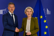 Predsedn&iacute;čka Eur&oacute;pskej komisie Ursula von der Leyenov&aacute; sa v Bruseli stretla s nastupuj&uacute;cim maďarsk&yacute;m premi&eacute;rom P&eacute;terom Magyarom. FOTO: Reuters