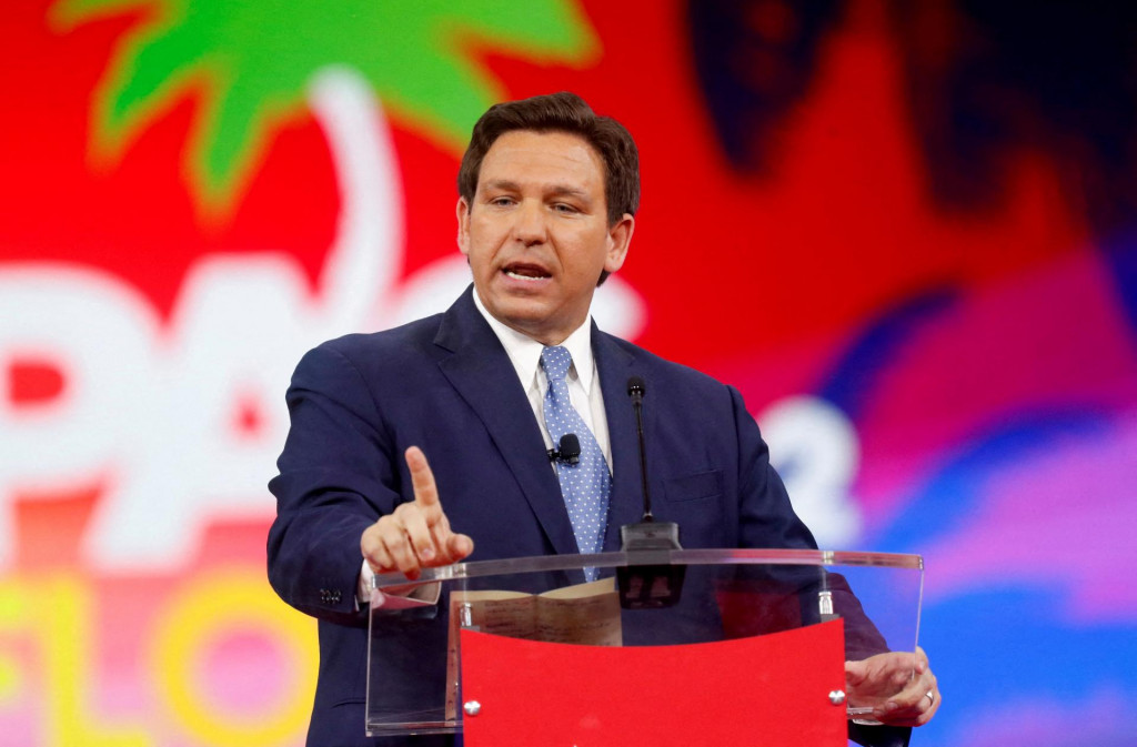 Guvern&eacute;r &scaron;t&aacute;tu Florida Ron DeSantis. FOTO: Reuters
