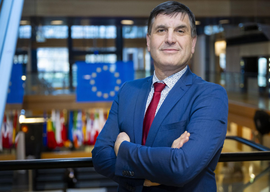 Na sn&iacute;mke europoslanec Branislav Ondru&scaron;. FOTO: TASR/Jakub Kotian