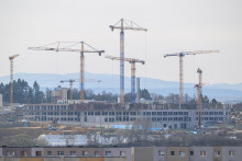 Na sn&iacute;mke je v&yacute;stavba novej nemocnice na s&iacute;dlisku Sekčov v Pre&scaron;ove.