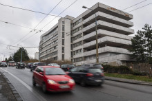 Vl&aacute;da schv&aacute;lila v minulom roku 10,5 mili&oacute;na eur na rekon&scaron;trukciu infekčn&eacute;ho pavil&oacute;nu a budovy nemocničnej polikliniky na Kram&aacute;roch.