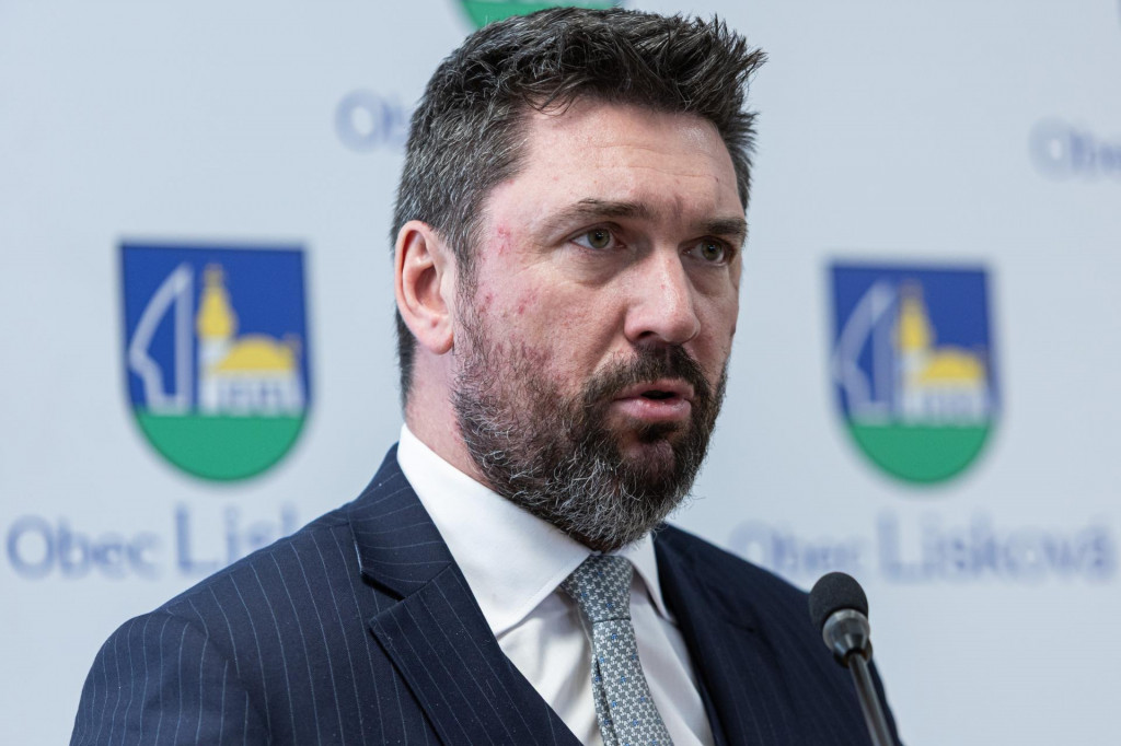 Na sn&iacute;mke minister p&ocirc;dohospod&aacute;rstva a rozvoja vidieka Richard Tak&aacute;č. FOTO: TASR/Daniel Stehl&iacute;k