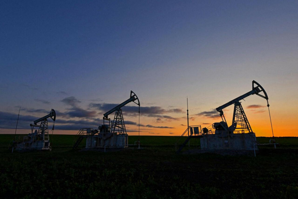 Brent sa drž&iacute; nad 110 dol&aacute;rmi za barel. FOTO: Reuters