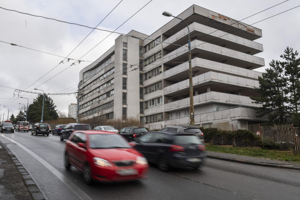 Vl&aacute;da schv&aacute;lila v minulom roku 10,5 mili&oacute;na eur na rekon&scaron;trukciu infekčn&eacute;ho pavil&oacute;nu a budovy nemocničnej polikliniky na Kram&aacute;roch.