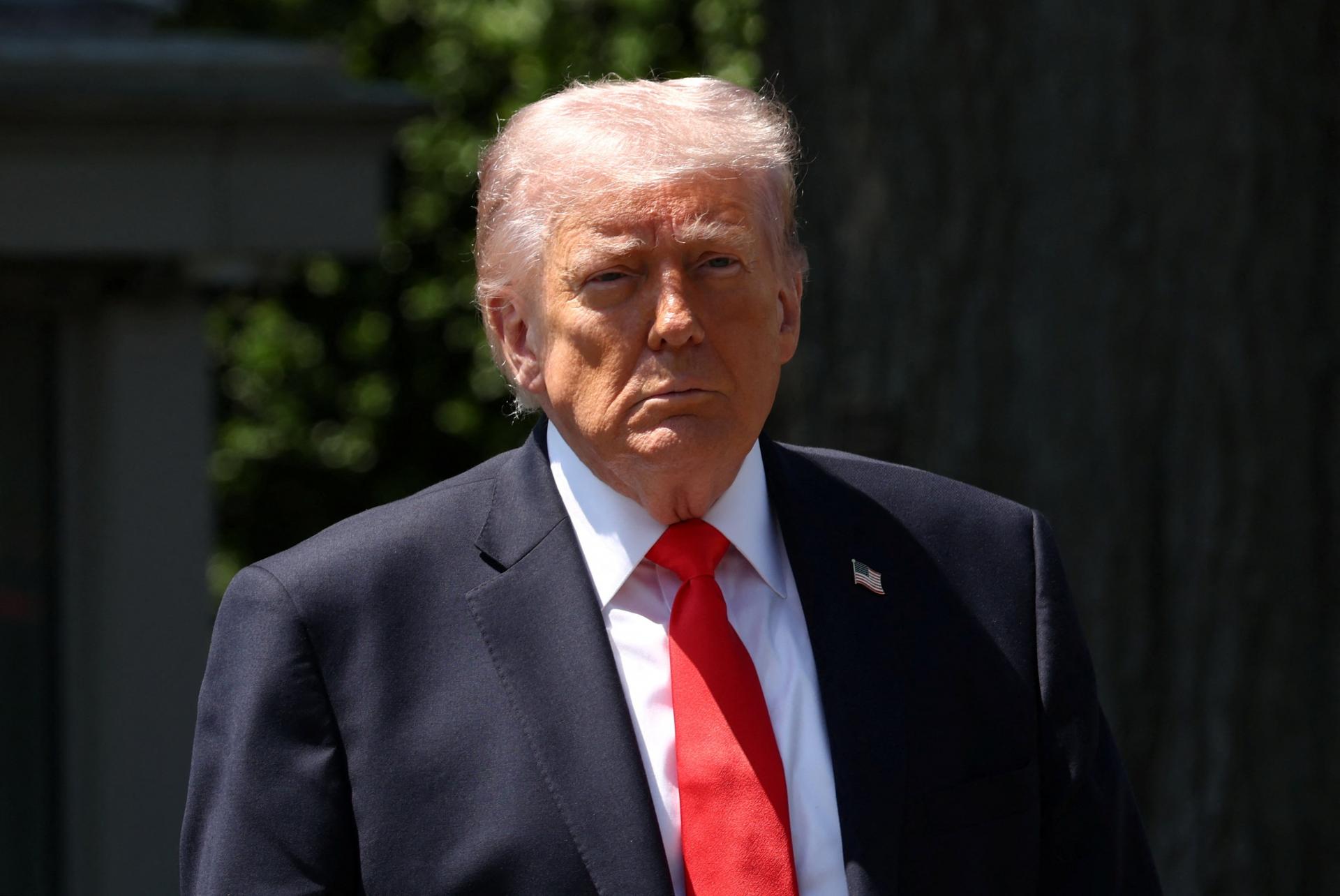Trump zv&yacute;&scaron;i cl&aacute; na aut&aacute; z E&Uacute; na 25 percent