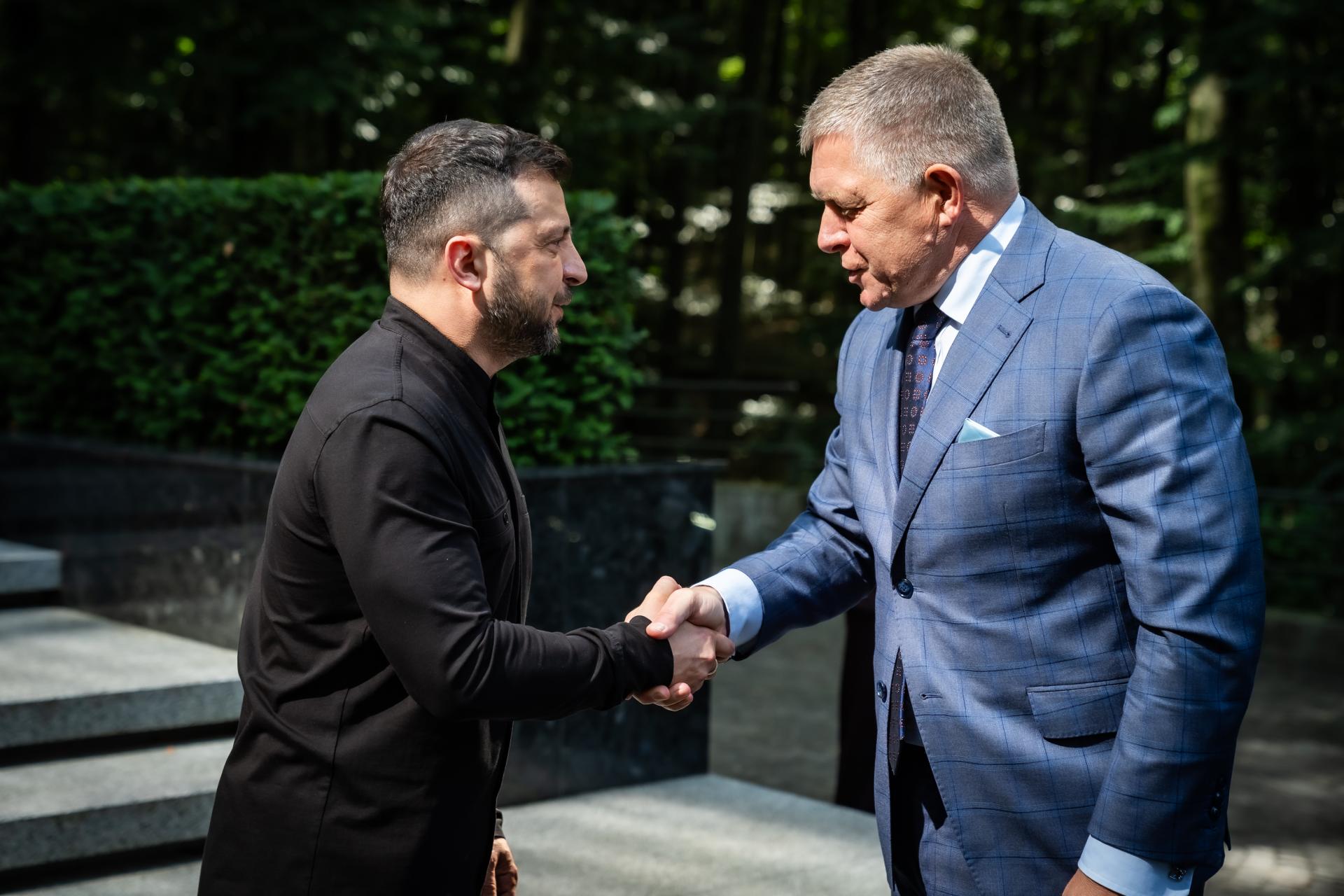 Slovensko podporuje vstup Ukrajiny do EÚ, povedal Fico Zelenskému. Sľúbil, že navštívi Kyjev