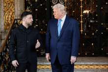 Americk&yacute; prezident Donald Trump a ukrajinsk&yacute; prezident Volodymyr Zelenskyj (28. decembra 2025). FOTO: Reuters