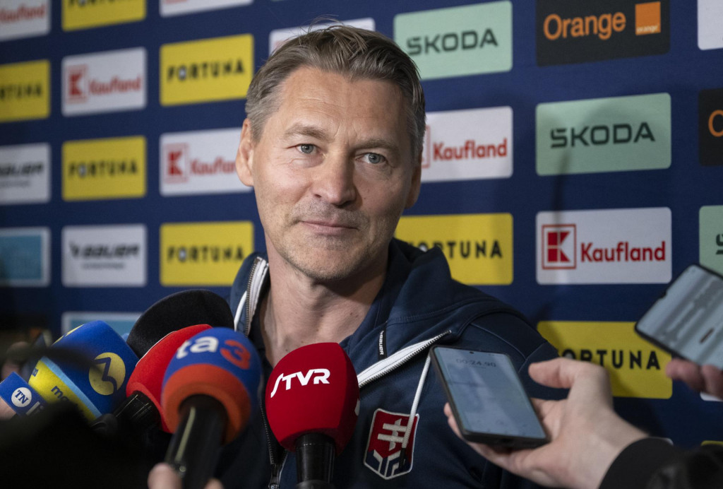Tr&eacute;ner slovenskej hokejovej reprezent&aacute;cie Vladim&iacute;r Orsz&aacute;gh. FOTO: TASR/Martin Baumann