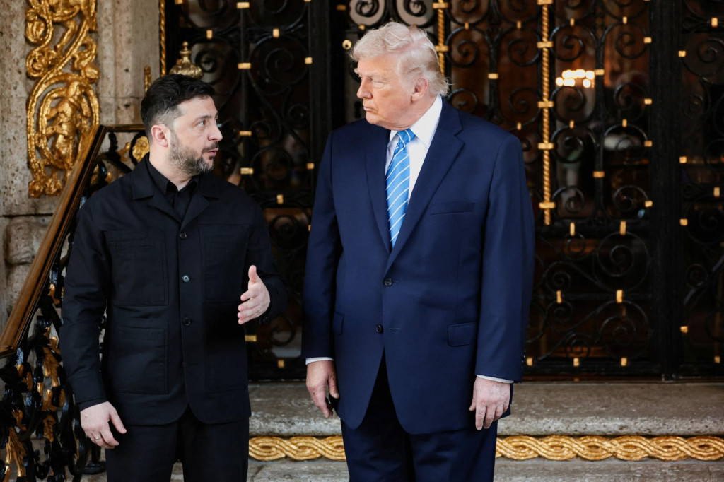 Americk&yacute; prezident Donald Trump a ukrajinsk&yacute; prezident Volodymyr Zelenskyj (28. decembra 2025). FOTO: Reuters