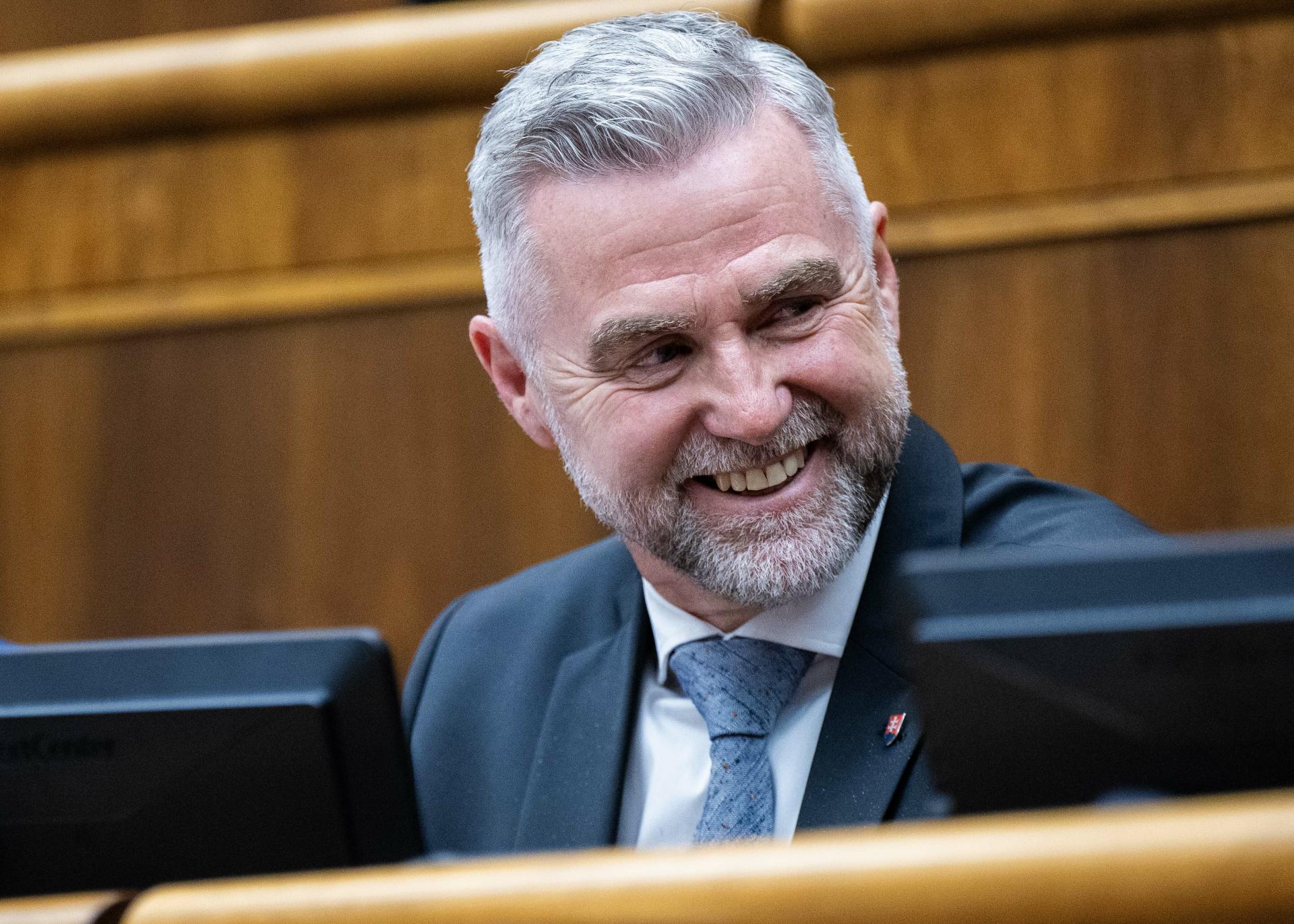 Gašpar pripustil, že by sa mohlo hýbať s trinástym dôchodkom