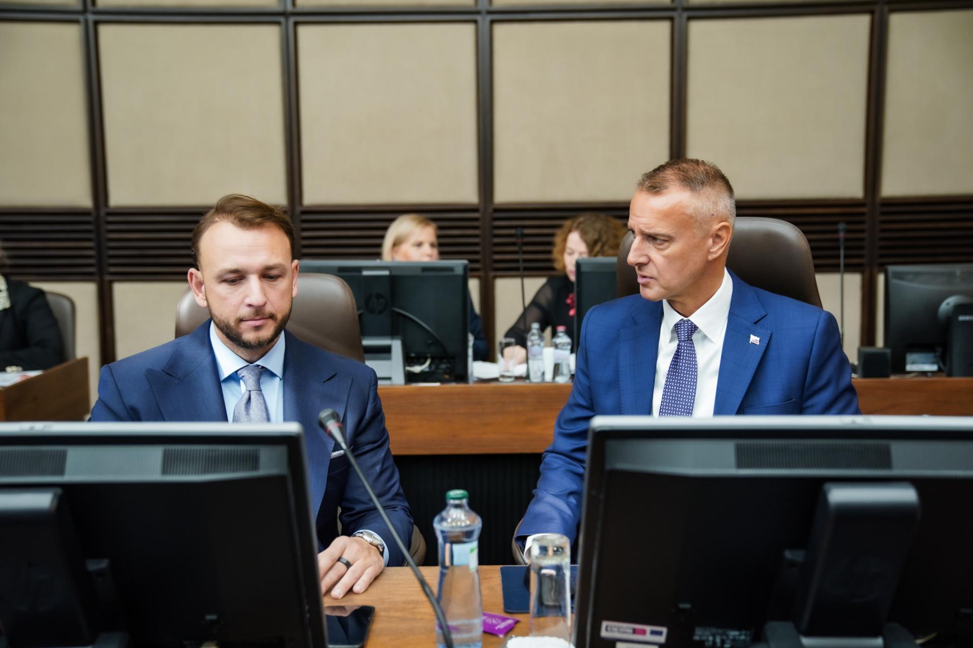 KOMENTÁR: Hlas ponúka len drahú kozmetiku