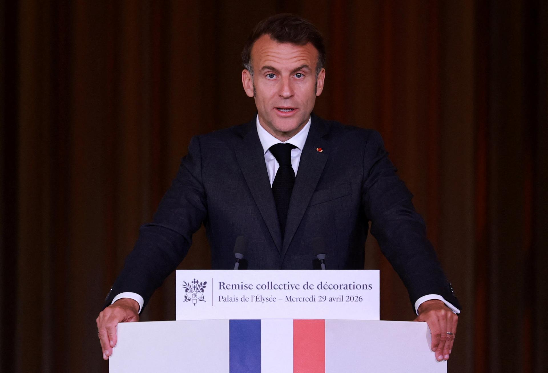 Macron vyzval USA a Irán, aby koordinovane otvorili Hormuzský preliv