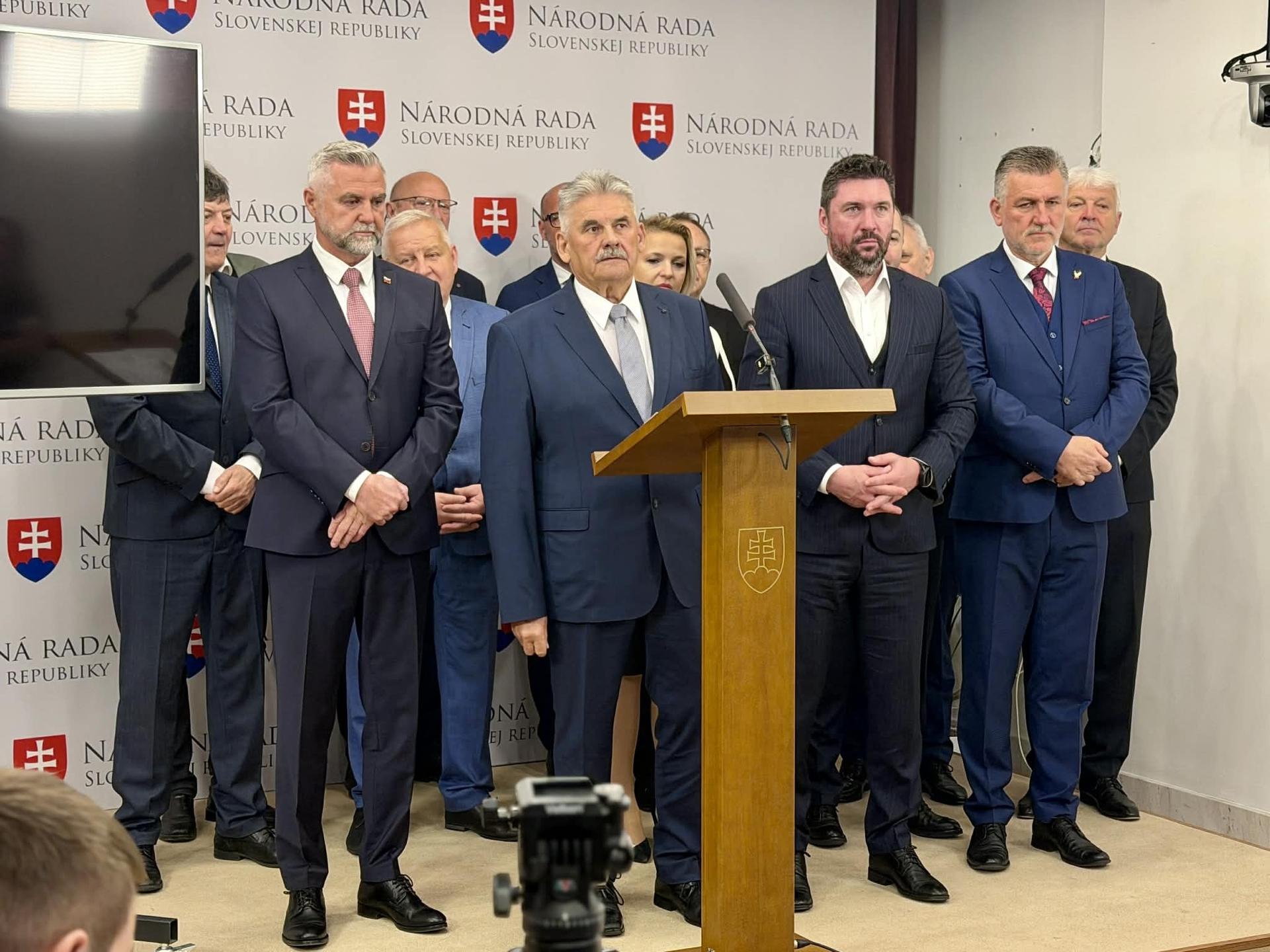 Poslanci Smeru sa vyjadrujú k aktuálnej politickej situácii