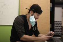 Mike Black sa dobrovoľne stal bezdomovcom, aby dok&aacute;zal, že vie zarobiť mili&oacute;n od nuly