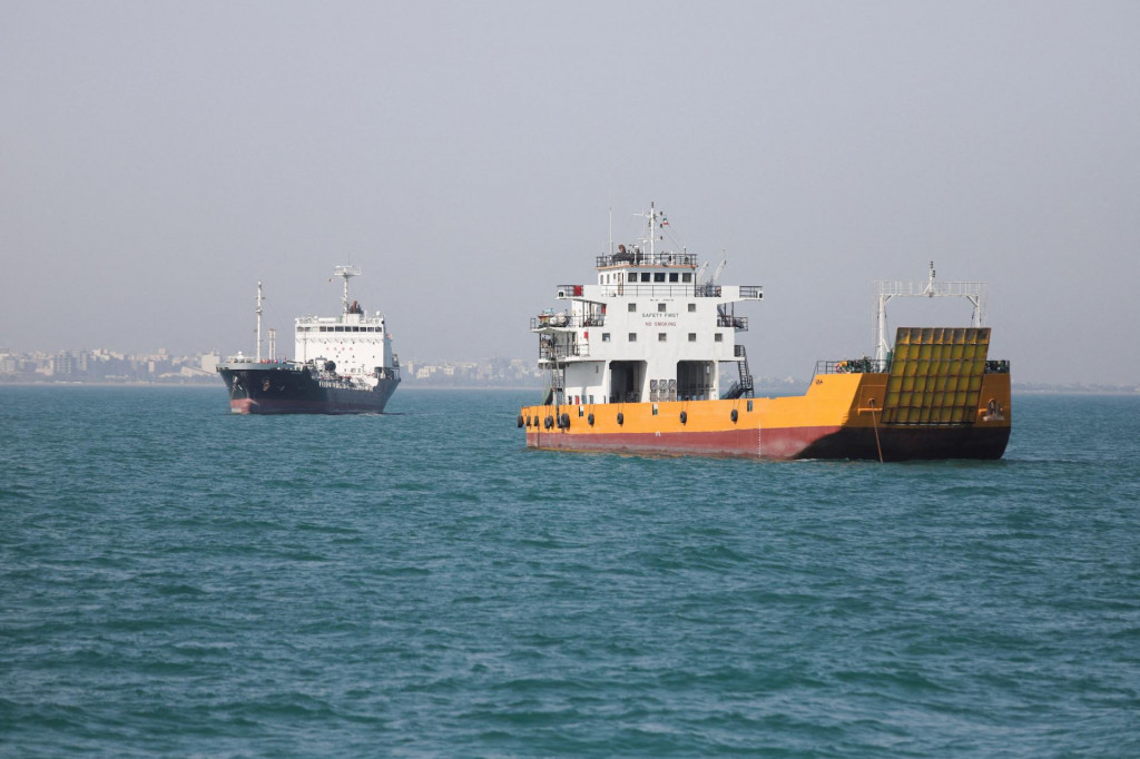 Lode v Hormuzskom prielive. FOTO: Reuters