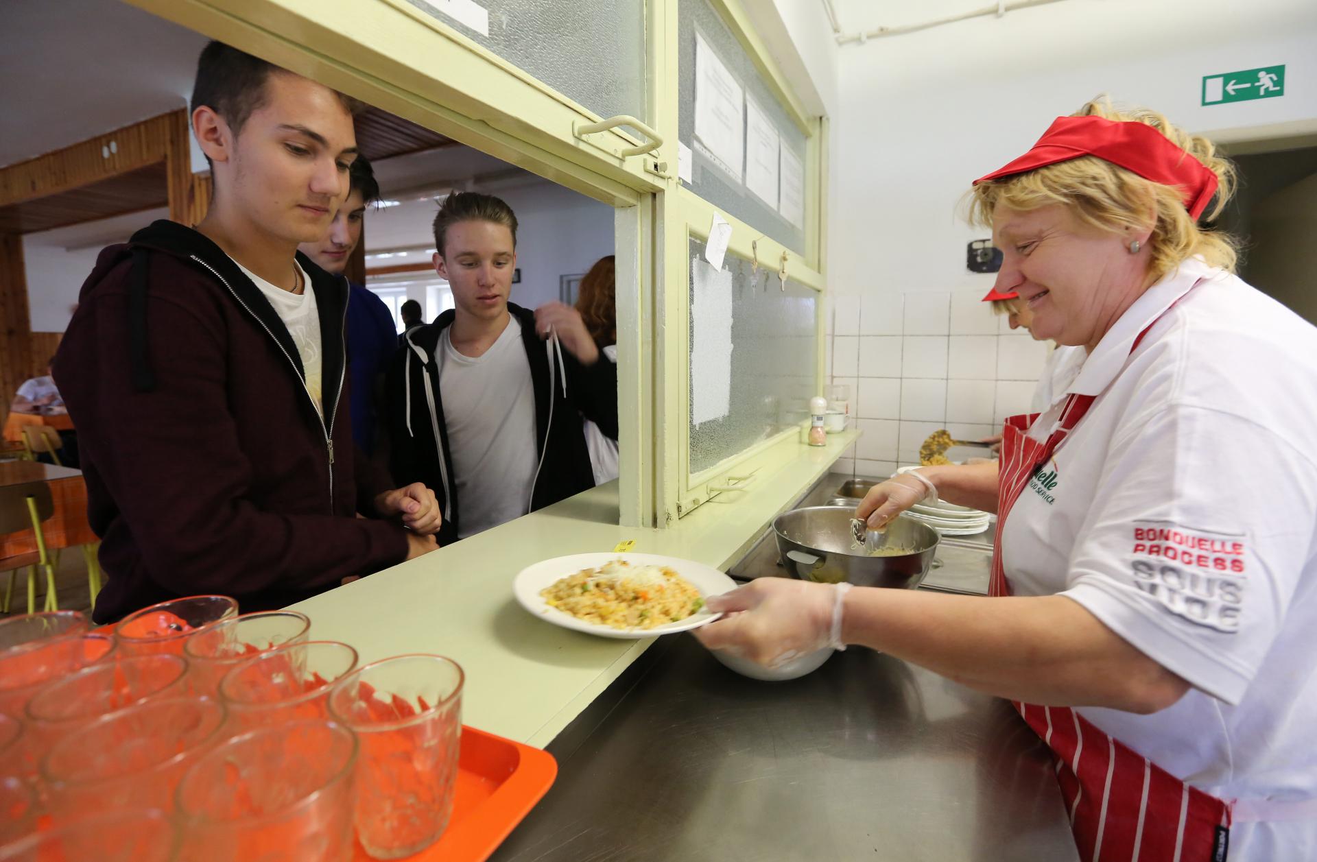 KVÍZ Pamätáte si jedlá zo školskej jedálne? Poznali ich celé generácie