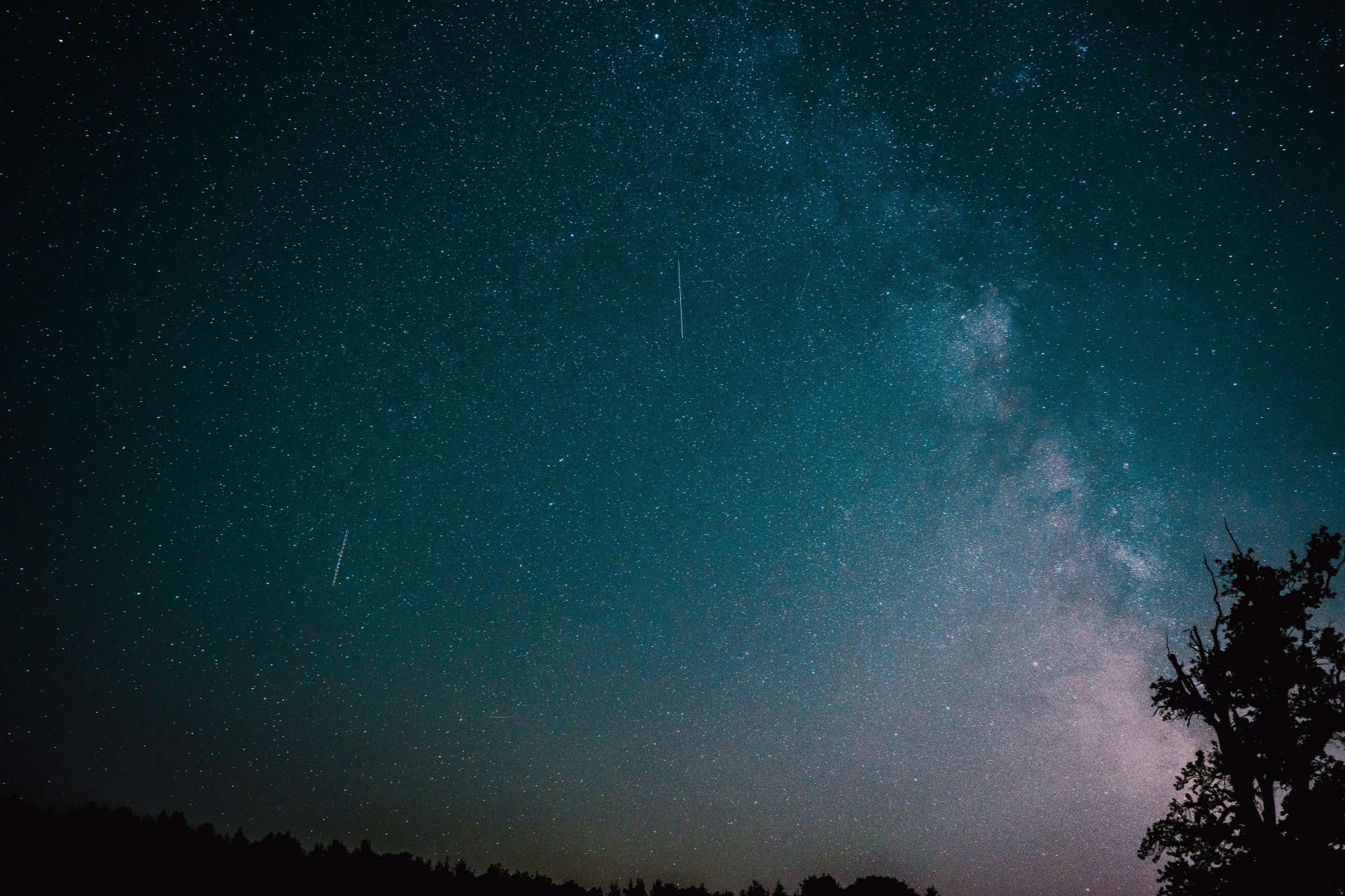Meteorický roj Halleyho kométy dosiahne o pár hodín vrchol. Prinášame tip, ako ho uvidieť čo najlepšie