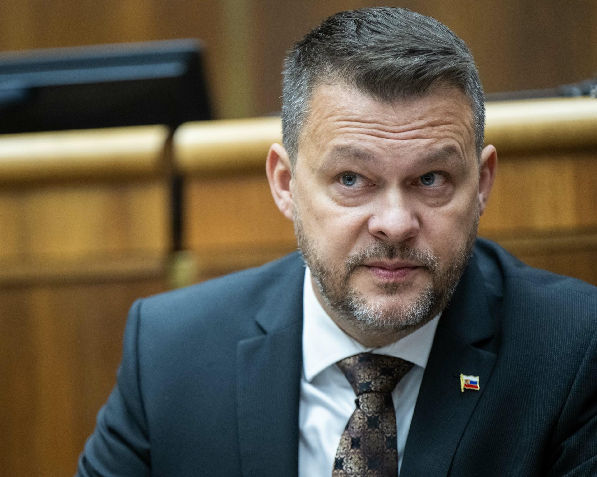 Poslanci schv&aacute;lili novelu verejn&eacute;ho obstar&aacute;vania z dielne Migaľa, m&aacute; zefekt&iacute;vniť kontrolu