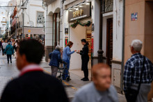 Počet ľud&iacute; bez pr&aacute;ce v &Scaron;panielsku klesol medzimesačne vo v&scaron;etk&yacute;ch sektoroch hospod&aacute;rstva. FOTO: Reuters