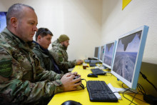 Hranie hier m&aacute; zlep&scaron;ovať reakčn&yacute; čas a schopnosť rozhodovať sa. FOTO: Reuters