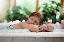 Podstatn&uacute; časť klientely tvoria dom&aacute;ci hostia v strednom a seniorskom veku. FOTO: Dreamstime