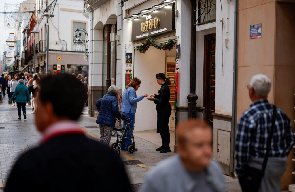 Počet ľud&iacute; bez pr&aacute;ce v &Scaron;panielsku klesol medzimesačne vo v&scaron;etk&yacute;ch sektoroch hospod&aacute;rstva. FOTO: Reuters