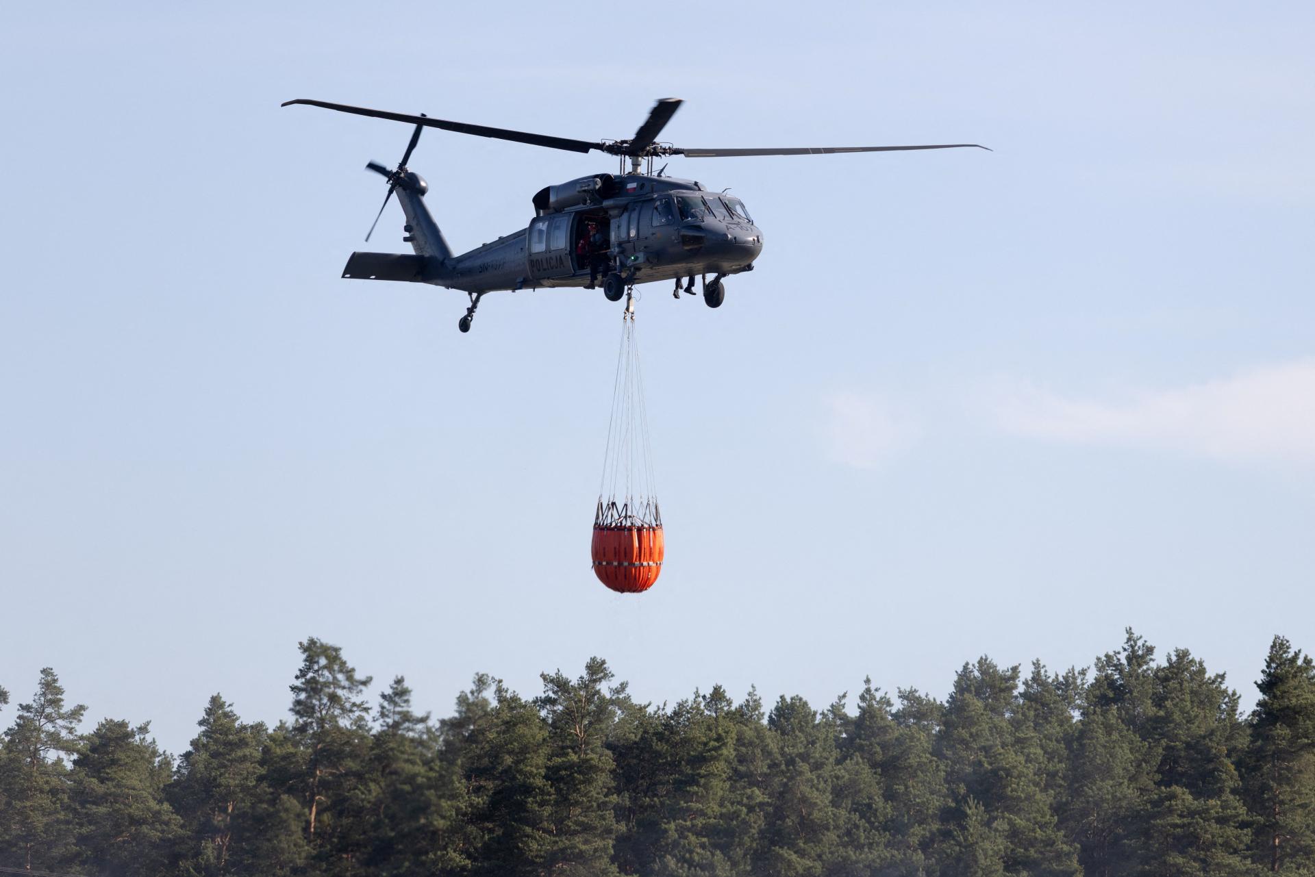 Pri hasení požiaru v Poľsku sa zrútilo lietadlo, pilot zahynul