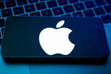 Spoločnosť Apple v r&aacute;mci dohody o urovnan&iacute; žaloby žiadne pochybenie nepriznala. FOTO: REUTERS