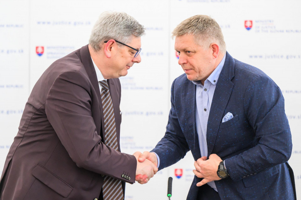 Minister spravodlivosti Boris Susko a premi&eacute;r Robert Fico. FOTO: TASR/Jaroslav Nov&aacute;k