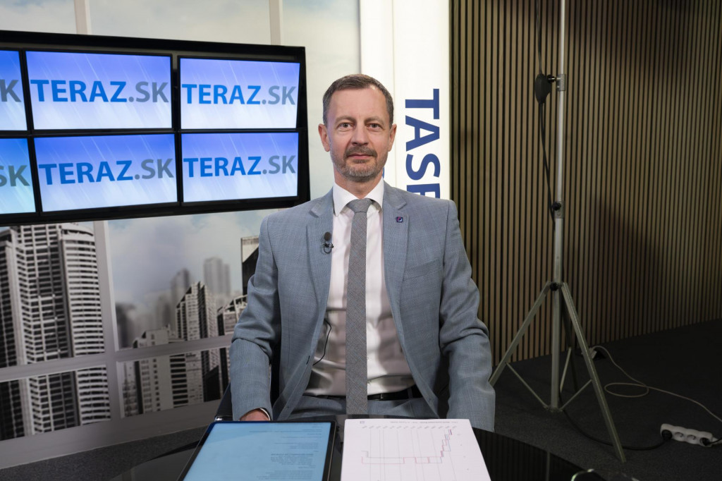 B&yacute;val&yacute; premi&eacute;r a exminister financi&iacute; Eduard Heger z mimoparlamentnej strany Demokrati počas rozhovoru v TASR TV v Bratislave 5. m&aacute;ja 2026. FOTO: TASR/Maro&scaron; Herc