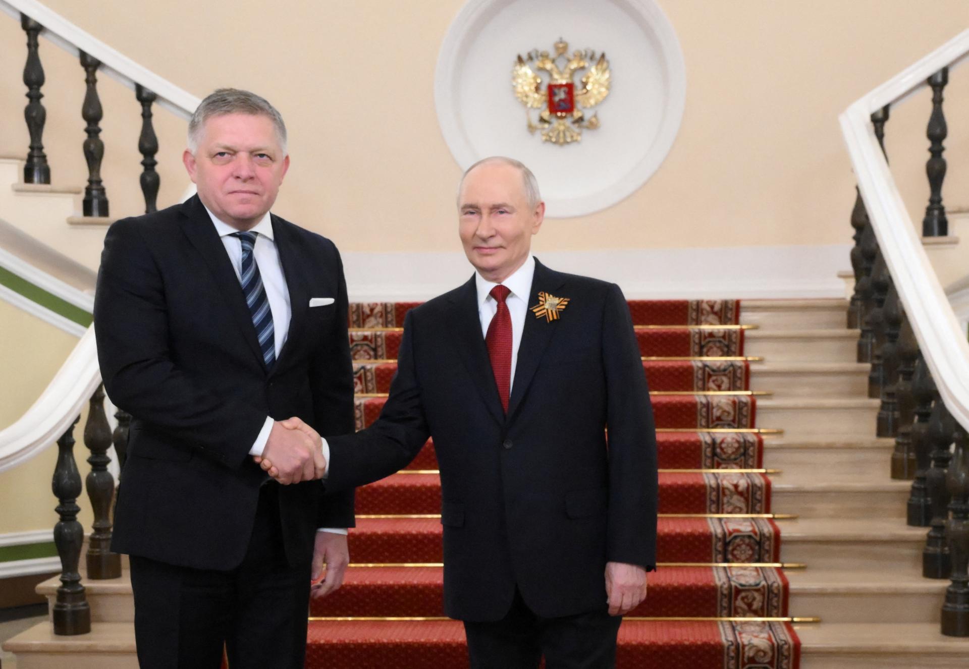 Týždňovka HN: Magyár „úradoval“ na Slovensku, Fico lietal po oslavách a Kaliňák rieši betón
