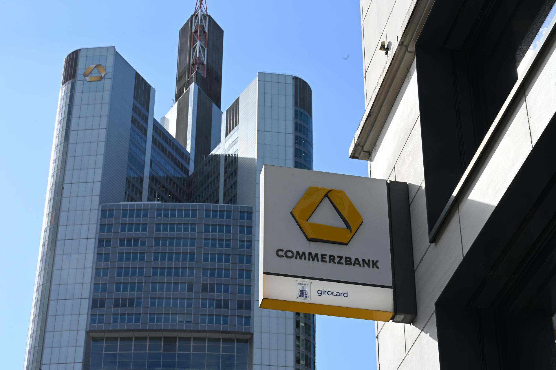 Commerzbank ruší tisícky pracovných miest napriek vyšším ziskom. Dôvodom sú ceny akcií