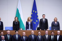 Nov&aacute; vl&aacute;da je zložen&aacute; z predsedu vl&aacute;dy, &scaron;tyroch podpredsedov vl&aacute;dy a 18 ministrov. FOTO: REUTERS
