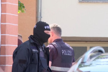 Incident sa odohr&aacute;va v pobočke banky v centre mesta. Pol&iacute;cia o ňom dostala hl&aacute;senie o deviatej hodine r&aacute;no a v okrese Ahrweiler začala rozsiahly z&aacute;sah. FOTO: REUTERS