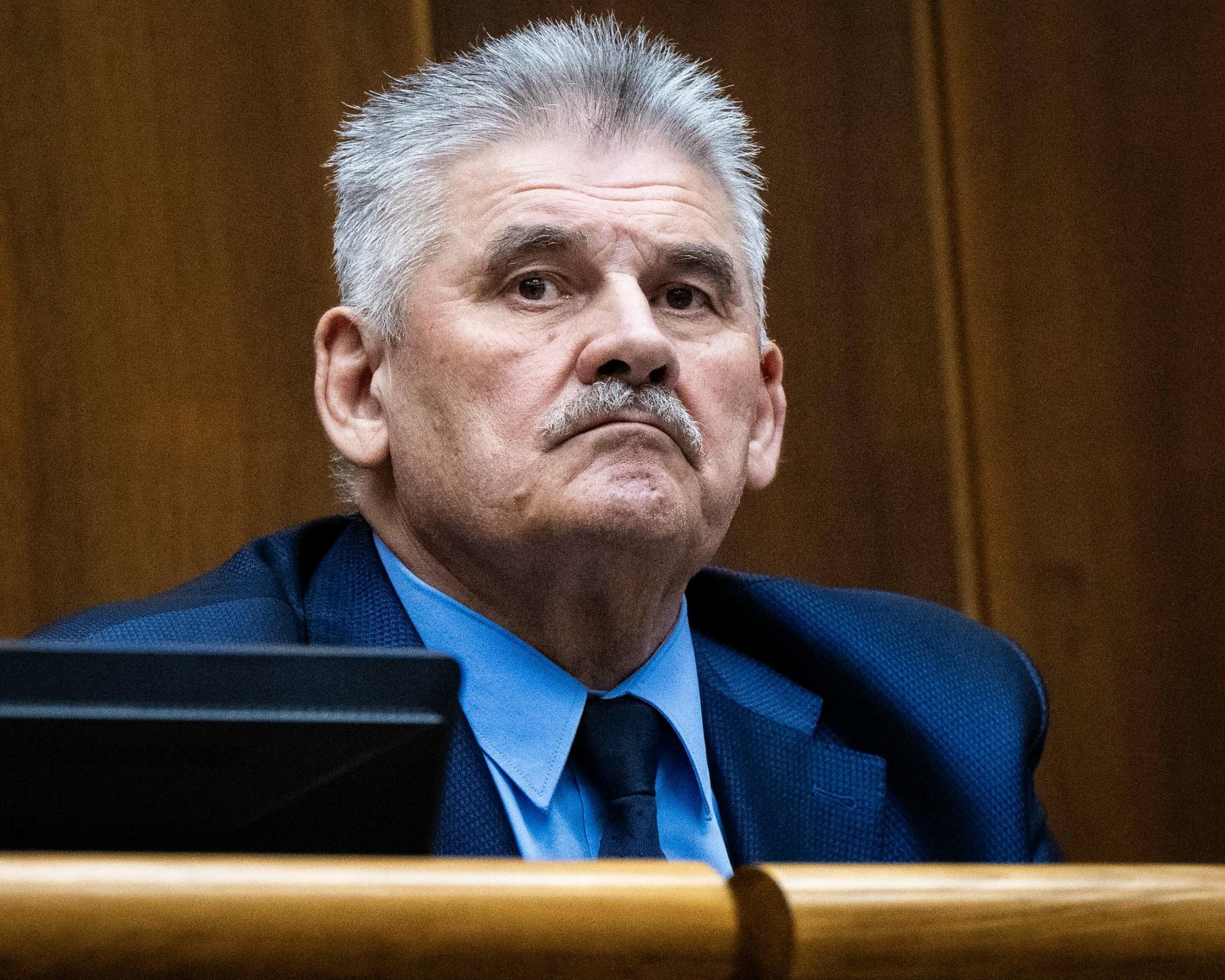 Trinásty dôchodok je podľa Richtera nezrušiteľný. Gröhling hovorí o ich neudržateľnosti a adresnosti