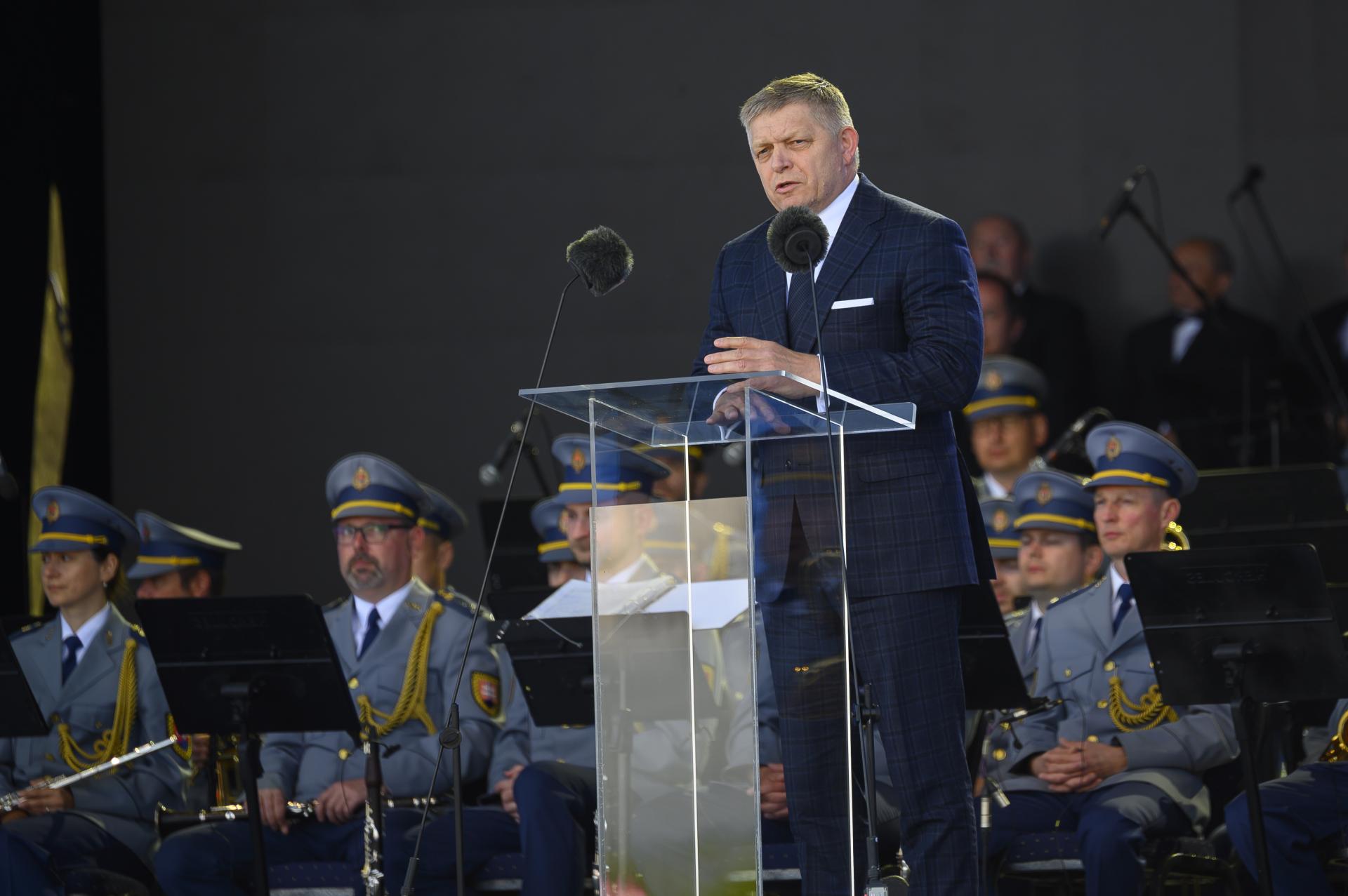 Sloboda a mier prišli na Slovensko z východu, nezabúdajme na to, vyhlásil Fico