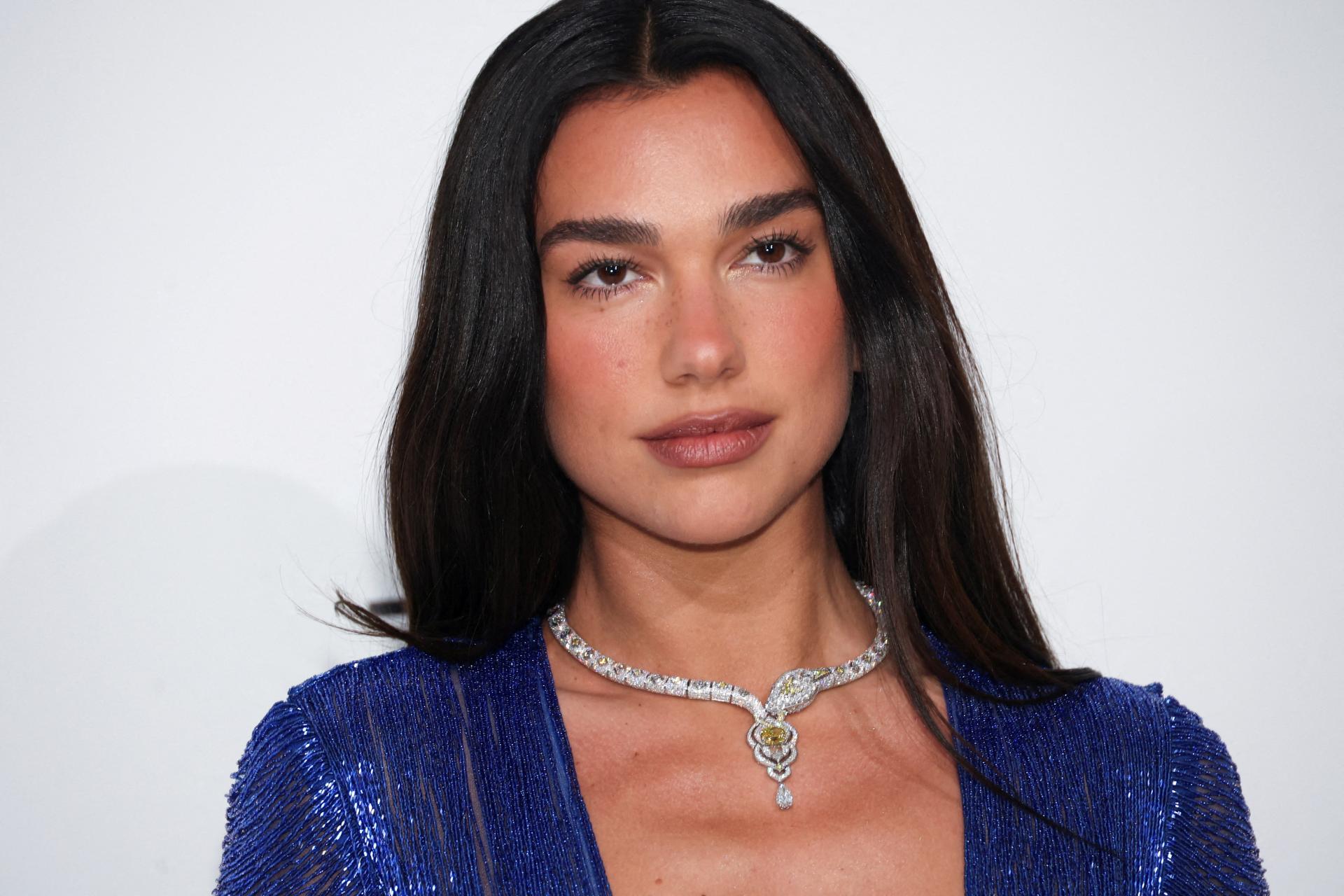 Dua Lipa žaluje Samsung o 15 miliónov dolárov kvôli použitiu jej fotografie