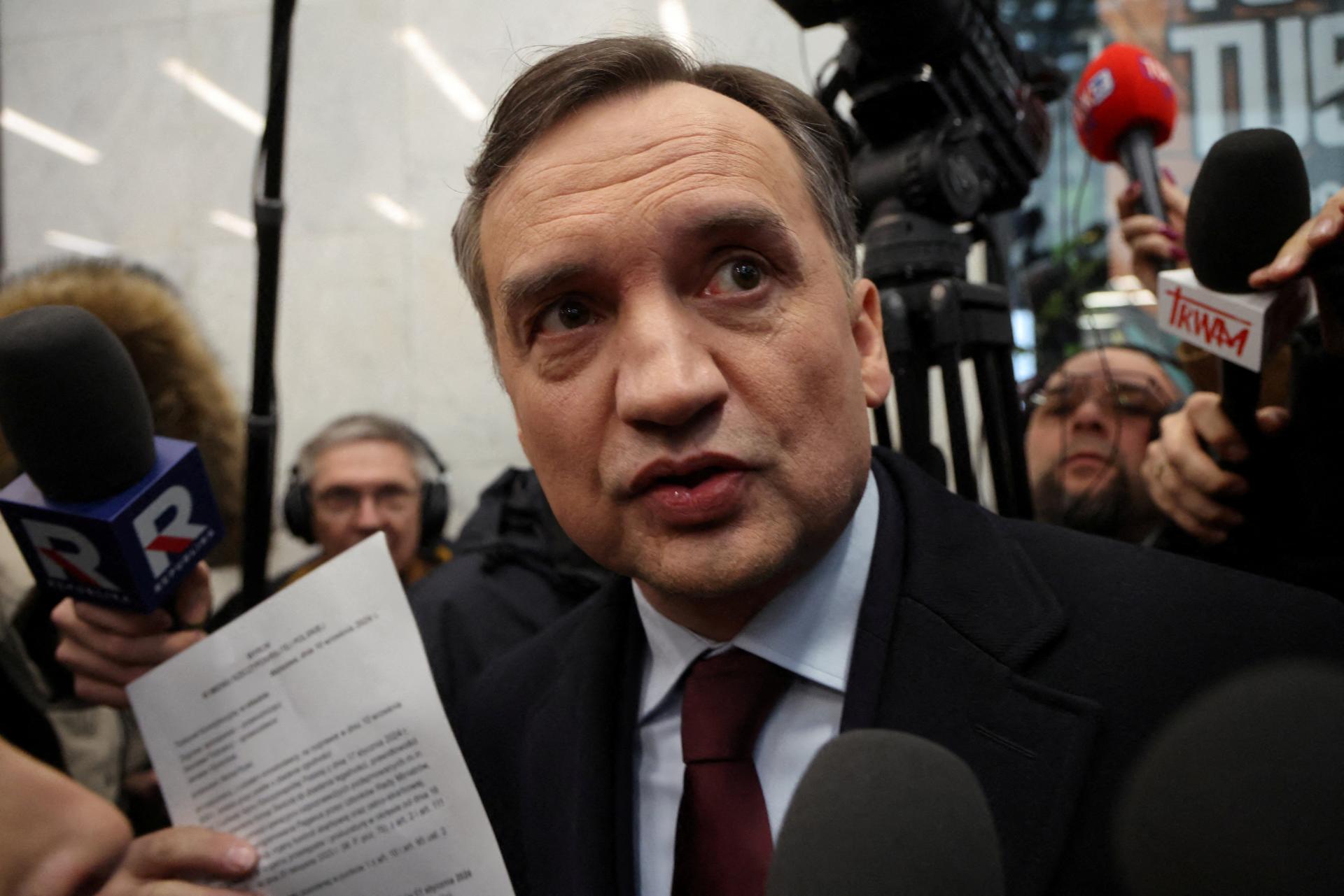 Poľsko chce, aby mu USA a Maďarsko vysvetlili cestu exministra Ziobra