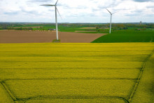 Podľa autorov anal&yacute;zy dosiahla eur&oacute;pska kapacita zdieľan&yacute;ch obnoviteľn&yacute;ch zdrojov energie vlani 6,3 gigawattov. FOTO: REUTERS