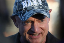 Americk&yacute; sen&aacute;tor Mark Kelly. FOTO: Reuters