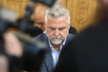 Tibor Ga&scaron;par mal podľa obžaloby pre nitrianskeho oligarchu Norberta B&ouml;d&ouml;ra viesť na vrchn&yacute;ch poschodiach pol&iacute;cie zločineck&uacute; skupinu. FOTO: TASR/J. Kro&scaron;l&aacute;k