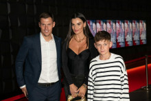 Martin &Scaron;krtel s manželkou Barborou a synom Mateom.