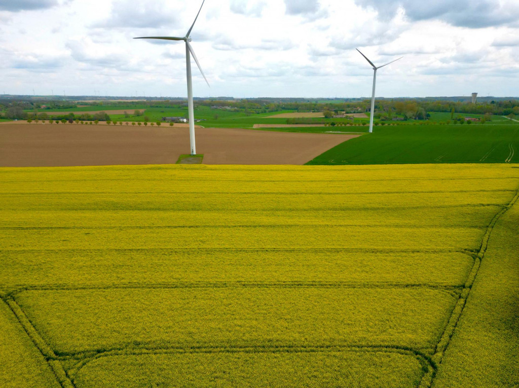 Podľa autorov anal&yacute;zy dosiahla eur&oacute;pska kapacita zdieľan&yacute;ch obnoviteľn&yacute;ch zdrojov energie vlani 6,3 gigawattov. FOTO: REUTERS