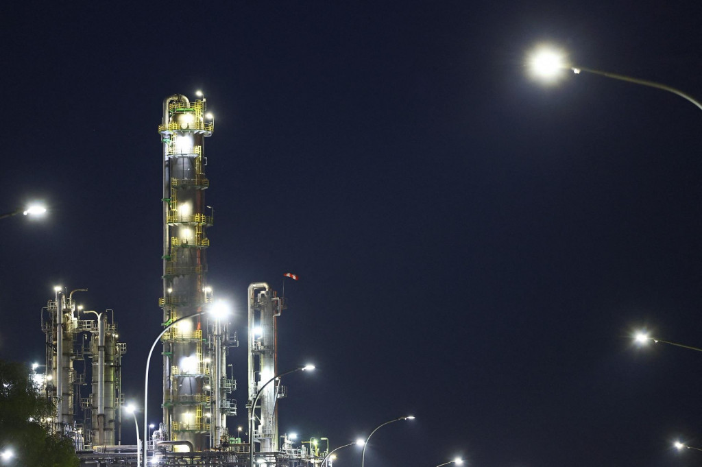 Rafin&eacute;ria PCK Schwedt z&aacute;sobuje veľk&uacute; časť severov&yacute;chodn&eacute;ho Nemecka a Berl&iacute;n benz&iacute;nom, vykurovac&iacute;m olejom a petrolejom. FOTO: REUTERS